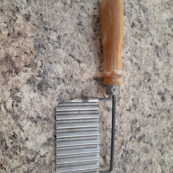 Vintage Pre-owned Crinkle Cutter - Picture 2 of 6